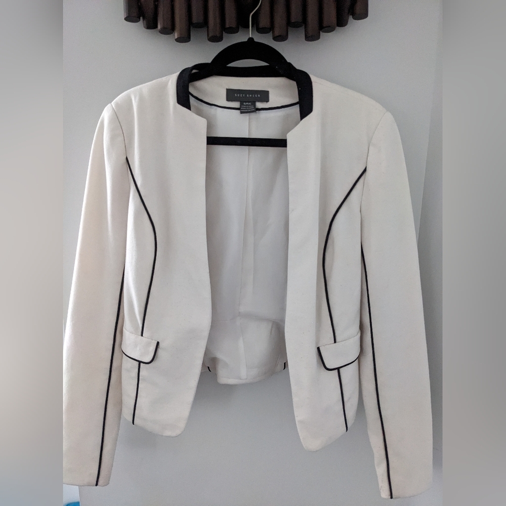 Suzy Shier Women's Cream Blazer with Black Trim - Size US S/M